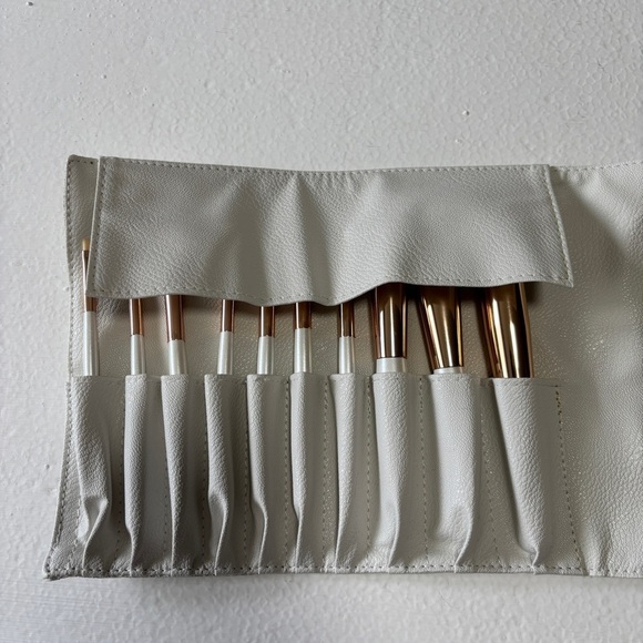 La Beaute Soi - 10 Makeup Brush Pro Kit Vegan Leather Clutch - NEW - Picture 3 of 6